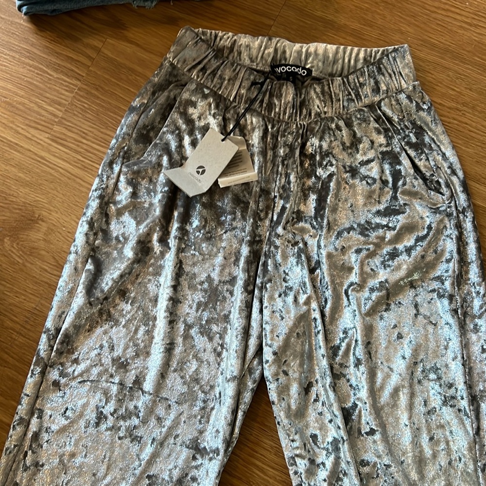 avocado Shimmery Gray Elastic Joggers (Size S, NWT)